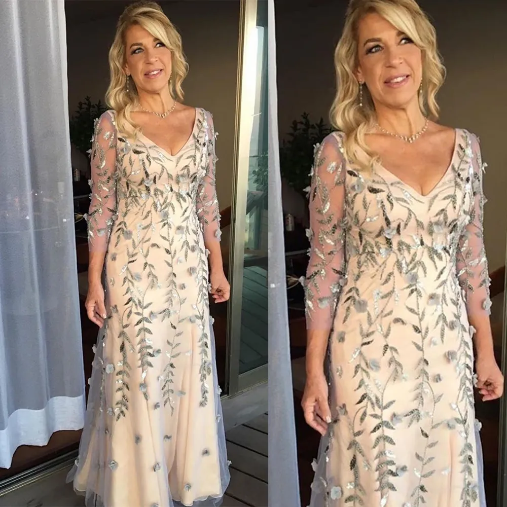 Superbe A-ligne Mère De La Mariée Robes Col En V À Manches Longues 3D Floral Appliqued Robe De Mariée En Mousseline De Soie Froncé Etage Longueur Mère Robe