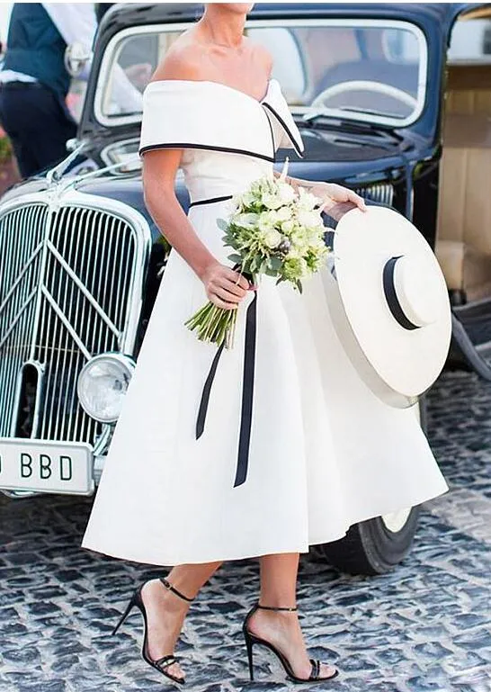 Vintage Çay Boyu Kısa Gelinlik Kapalı Omuz Siyah Ve Beyaz A-Line 1950'ler Gelinlikler Gayri Alınma Düğün Elbise