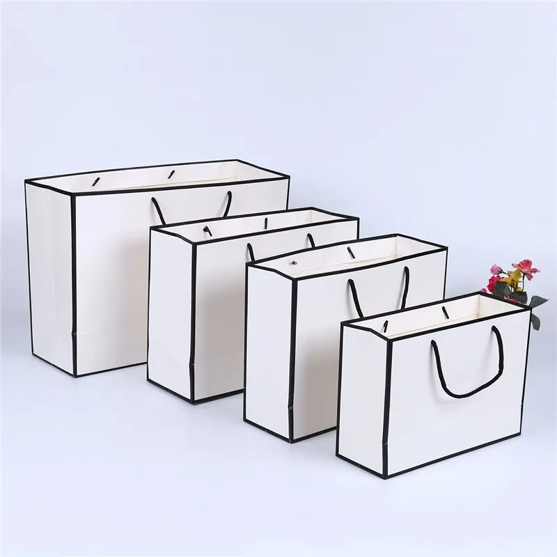 Cartão Branco Papel Kraft Bag Thicken Vestuário presente de compras Embalagem Pouch Garment presente Saco de papel com punhos