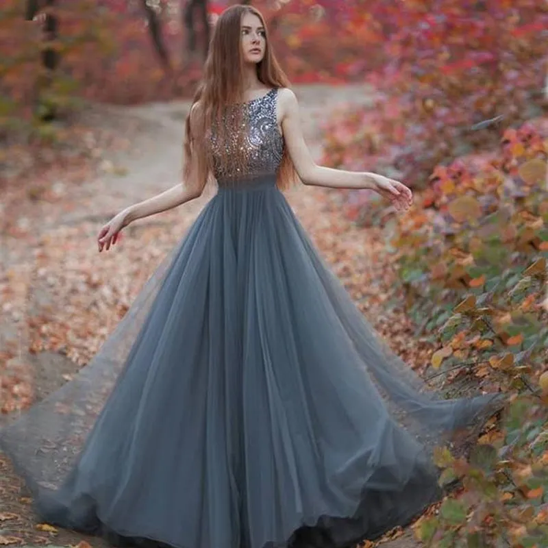 2020 Primavera Azul polvoriento Vestidos largos de baile Bateau Cuello sin mangas Con cuentas Lentejuelas Top Falda de tul Longitud del piso Vestidos