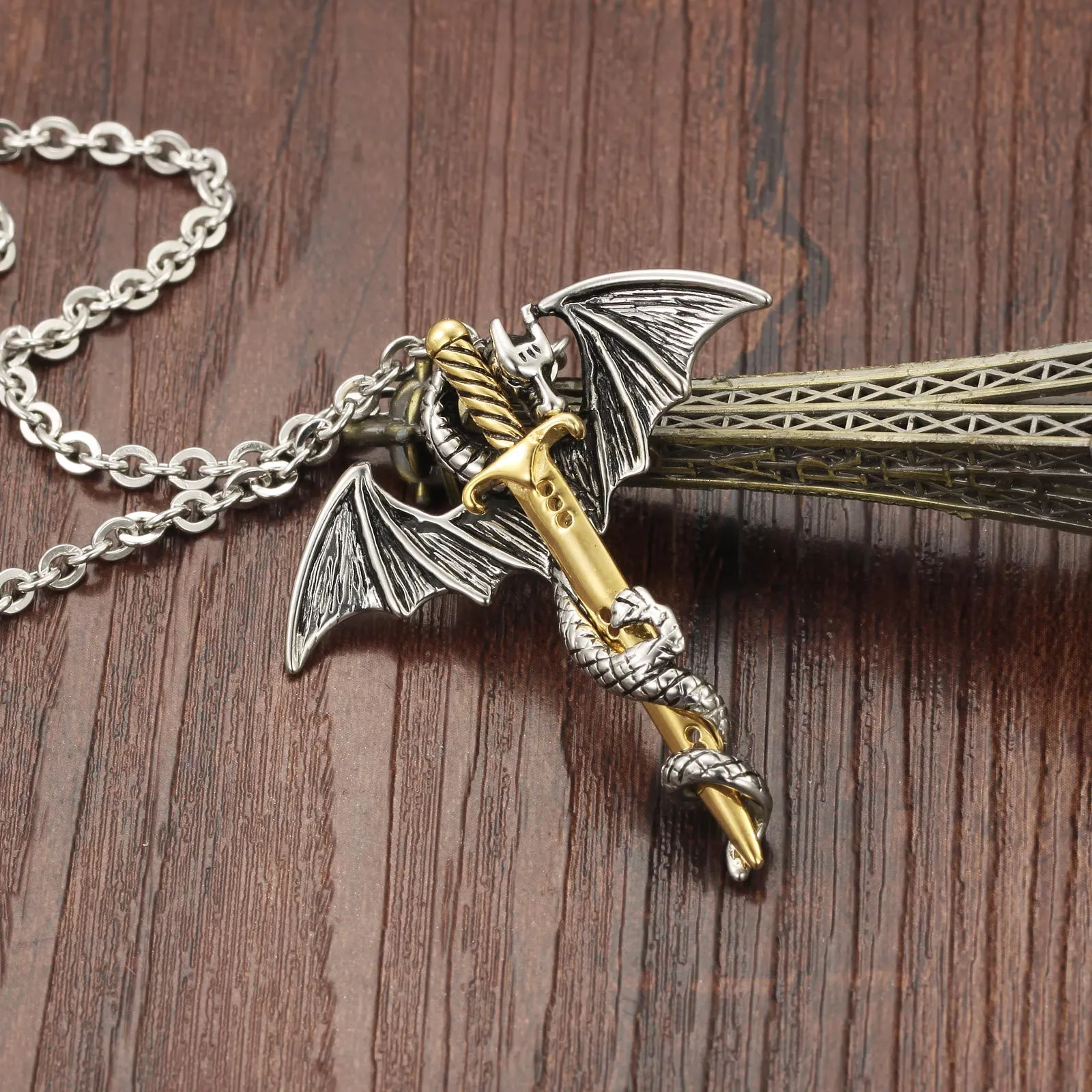 Ожерелье Оптово-титановые стали для мужчин с Golden Sword