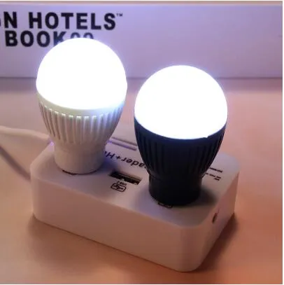 Bärbar läsning Energibesparing LED USB Liten glödlampa för anteckningsbok Mobile Power Emergency Light USB LED-lampa (slumpmässiga färger)