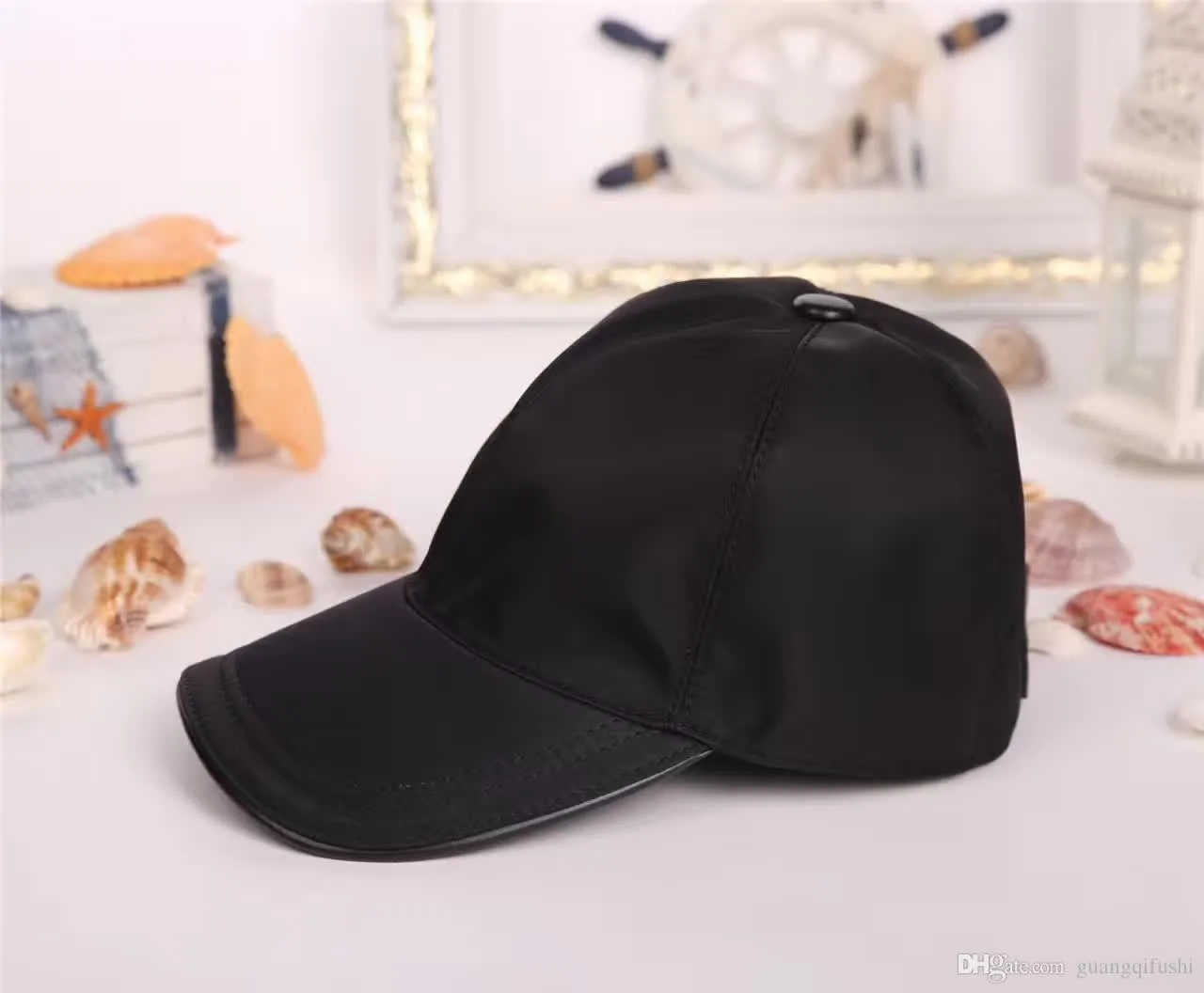 Palla uomini di modo di 2018 cap europee cappelli stile del cappello di Sun di alta qualità quattro colori Berretto da baseball opzionale con scatola