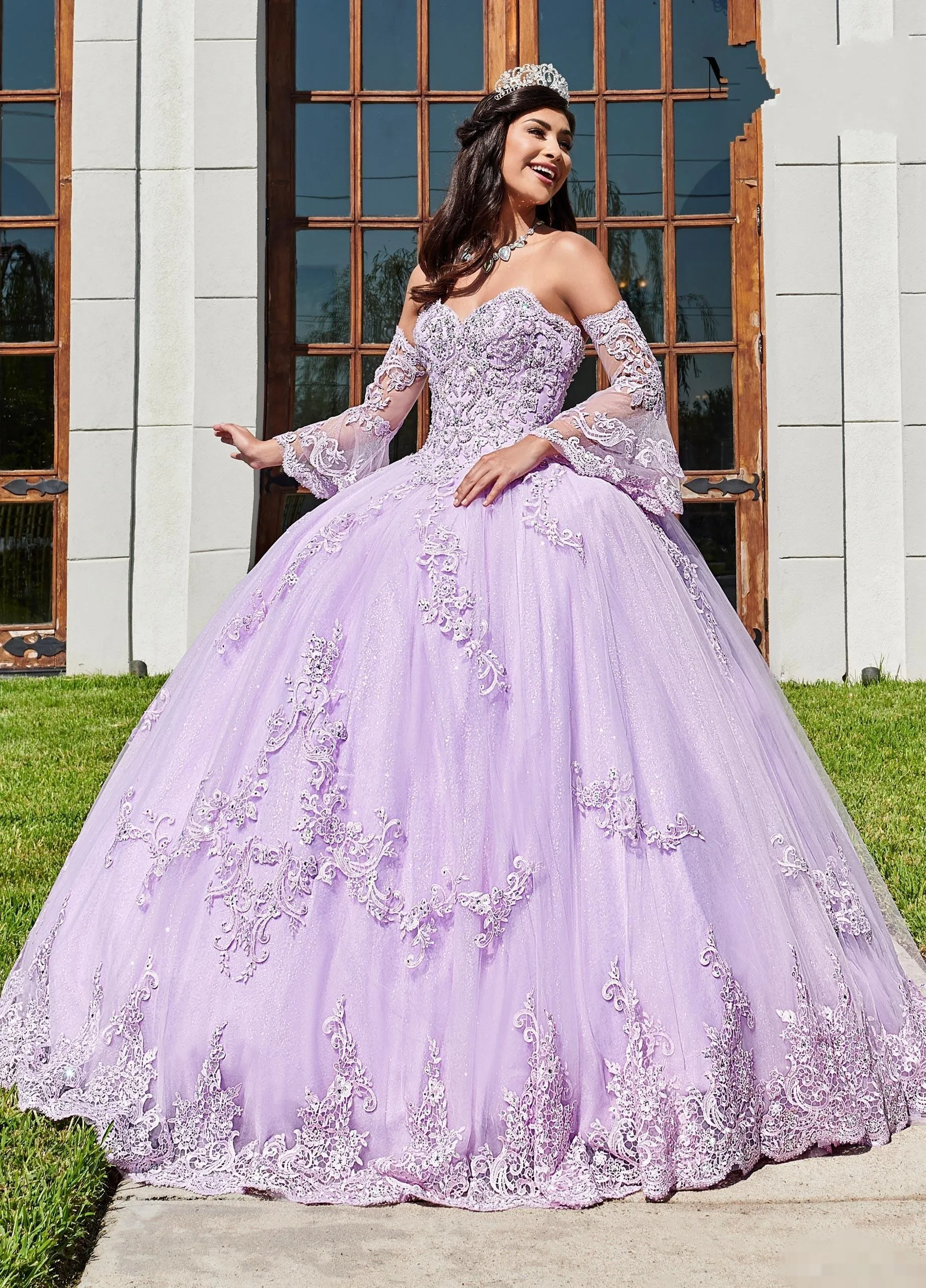 2020 New Lilac Quinceanera Dresses Sweetheart Lace Applique Corset Back Tulle Satin Pageant Long Juliet Sleeves Sweet 16 Party Bal242W