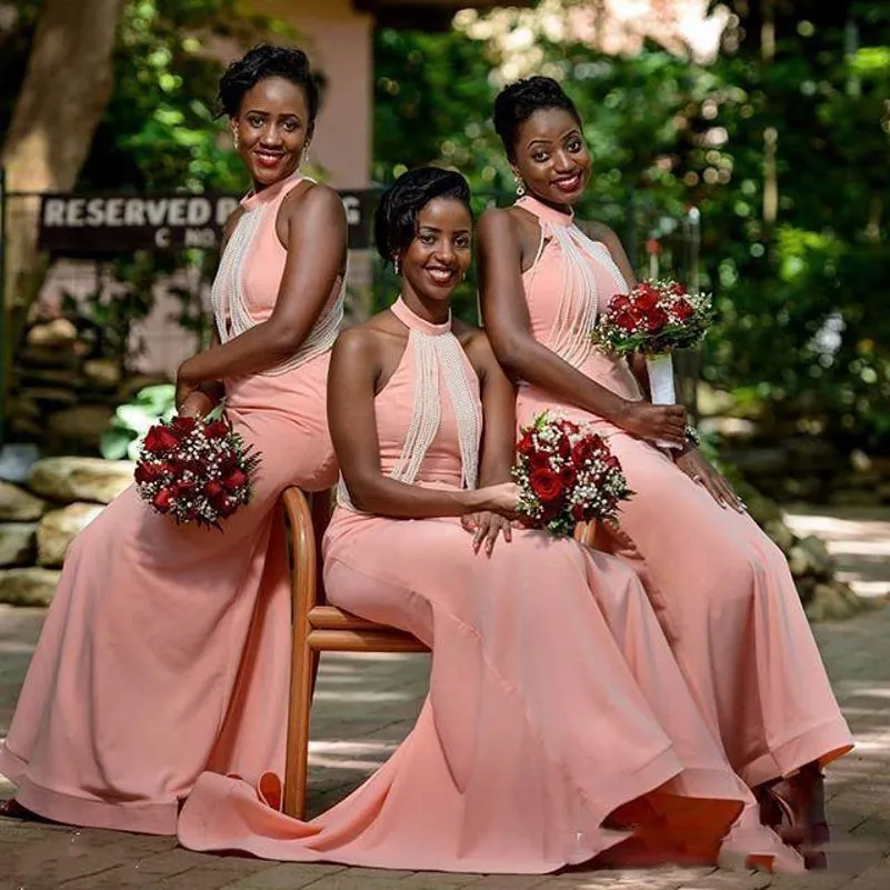 Persika rosa halter brudtärna klänningar för bröllop chiffong sjöjungfrun långa piga av ära kappor sydafrikansk sweep tåg billig brudtärna klänning