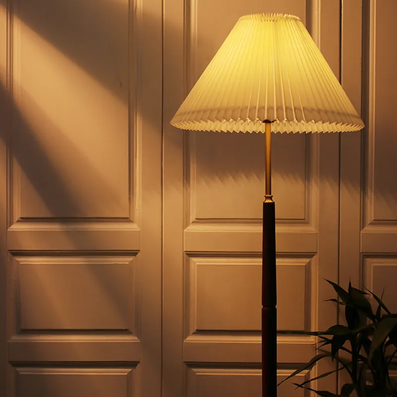 Lampadaire LED noir doré abat-jour lampadaire chambre, rétro