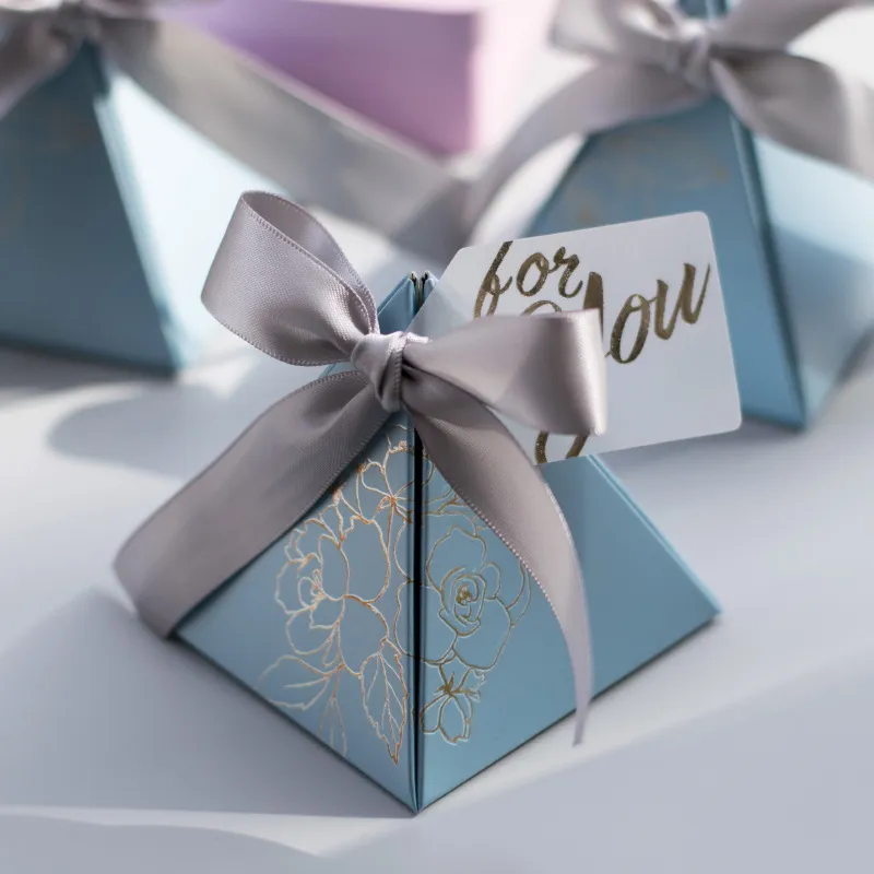 Geschenkbox, gefaltet, kleines Papier, High-End-Pyramidenform, blau, Hochzeit, Pralinenschachtel, Schokoladenverpackung mit Schleife