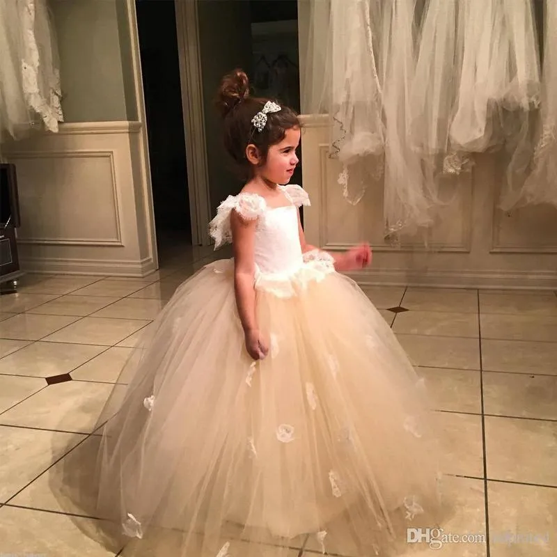 Barato Champagne Simples 2019 Princesa Flor Menina Vestidos Ruffles Pescoço Do Pescoço Laço Applique Puffy Tulle Flor Vestido de Menina Para Casamentos