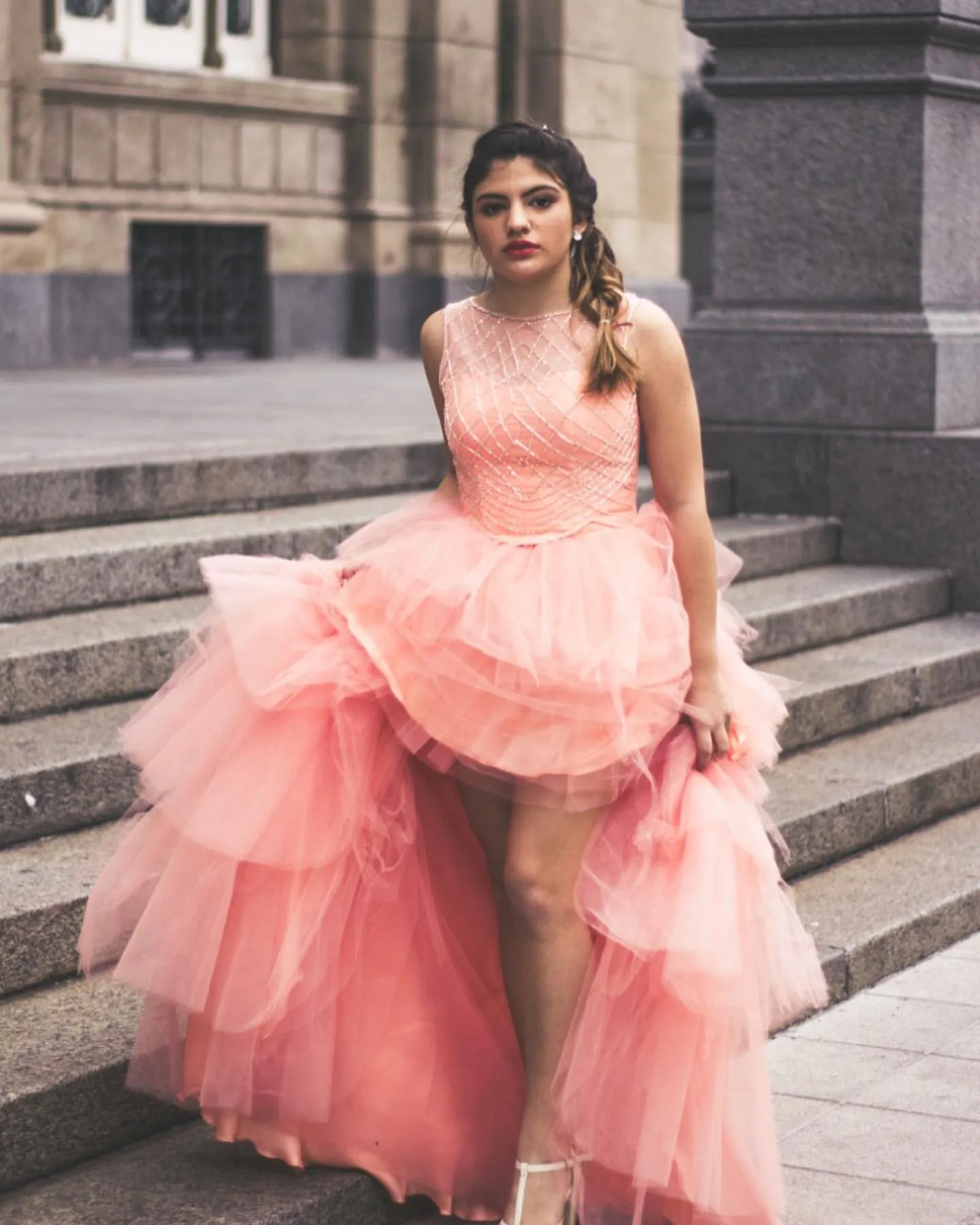 Blush rose perlé pas cher Quinceanera robes de bal col transparent col transparent Hi-Lo soirée robe douce 16