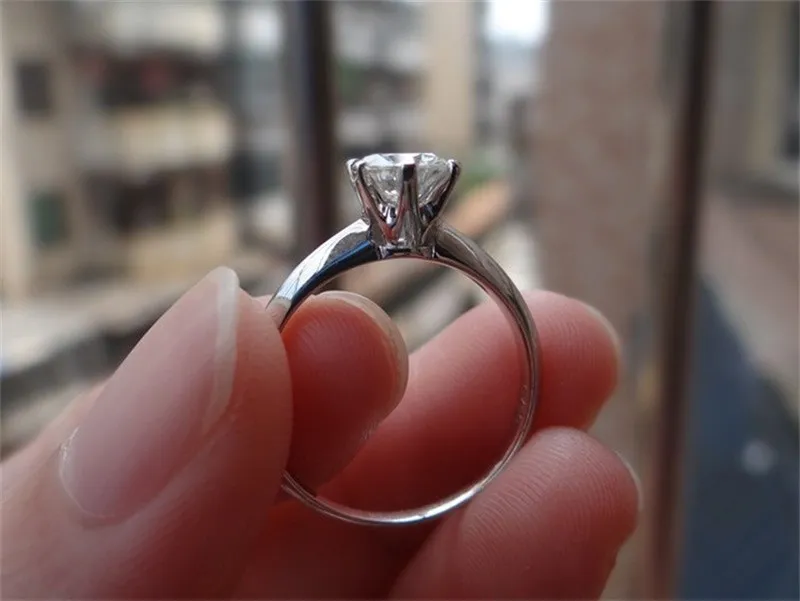 90% de desconto Perder Money Jóias finas originais naturais 925 anéis de prata Solitaire 6mm 2CT Sona Diamond CZ Stone Wedding Rings for Women Gift