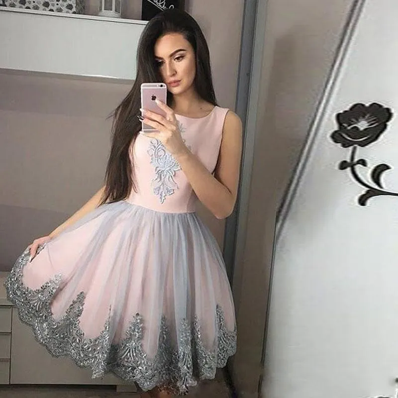 2020 Nuovo arrivo Mini abiti da ritorno a casa Gioiello Collo Appliques di pizzo Senza maniche Una linea Grigio Tulle Plus Size Abito da sera Abiti da cocktail