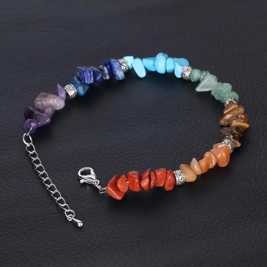 7 Chakra Reiki Bracciali da donna Collegamento a catena Chiusura a moschettone Guarigione Equilibrio Perle di pietra naturale Chip Meditazione Arcobaleno