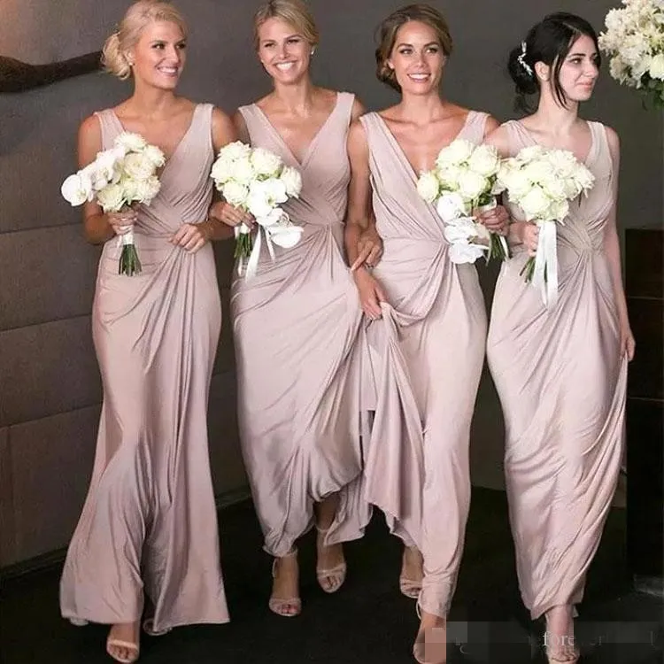 Billiga eleganta 2020 brudtärna klänningar remmar v nacke chiffong dammig rosa piga av hedersklänning strand bröllop gäst fest klänningar plus storlek s