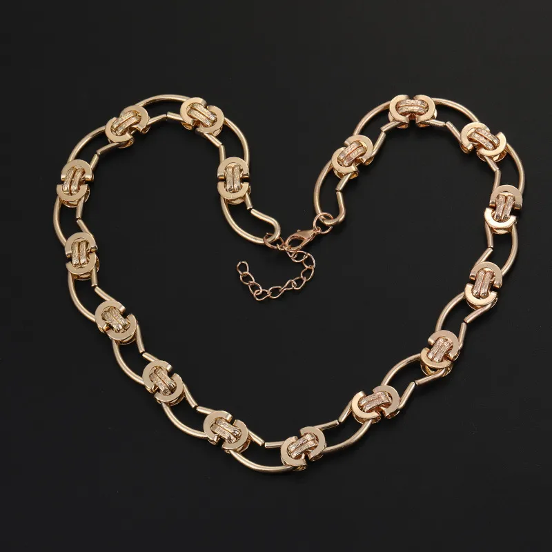 Großhandelsmode-Luxusdesigner mit übertriebener geometrischer goldener Metallkette, kurzer Halsband-Statement-Halskette für Damen, 6 Stile