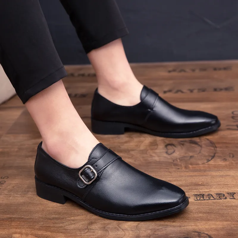 2019 Scarpe eleganti di lusso Uomo Moda Scarpe da uomo italiane Mocassini da ufficio casual Scarpe da sposa casual in pelle da uomo