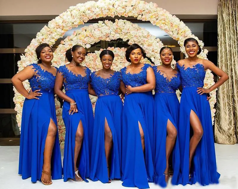 2019 Plus La Taille Robes De Demoiselle D'honneur Africaine Bleu Royal Dentelle Appliqued En Mousseline De Soie Longueur De Plancher Split Robes De Soirée Sur Mesure Robe D'invité De Mariage