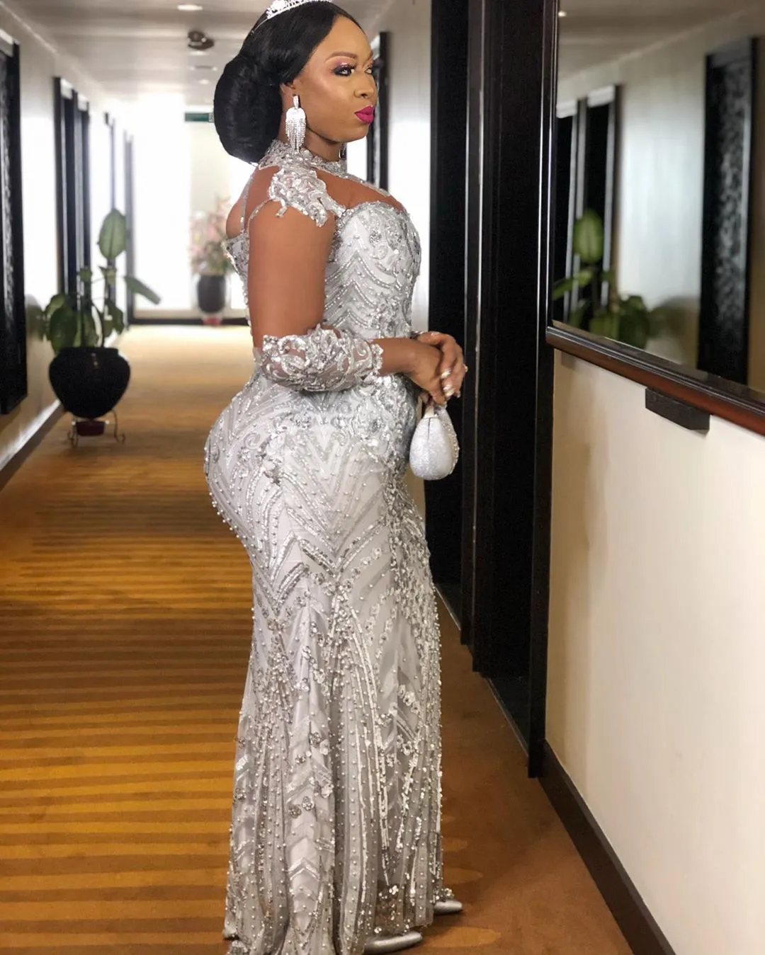2022 Arabic Aso Ebi Silver Lace Beaded Prom Evening Dresses Sheer Neck Plus Size Mermaid Formal Party Seond Reception Gowns 2022 Arabic Aso Ebi Silver Lace Beaded Prom Evening Dresses Sheer Neck Plus Size Mermaid Formal Party Seond Reception Gowns