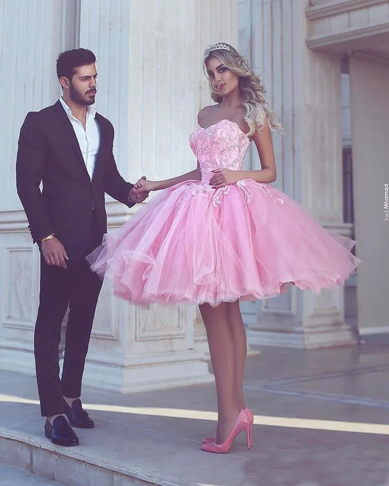 Mellanöstern Dubai Formell Short Sexy Vestidos de Homecoming Party Gowns Beaded Sweetheart Pink Short Tulle Prom Klänningar Anpassad