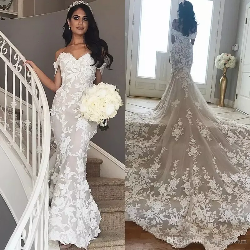 2019 Abiti da sposa in pizzo a sirena con spalle scoperte Abiti da sposa con applicazioni 3D Cappella Treno Tromba Tulle Paese Vestido De Novia