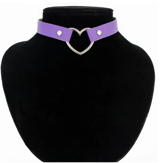 Fashion-Punk Gothic Leather Heart Studded Choker Necklace Vintage Charm Round Collar Necklaces Women Jewelry Gift