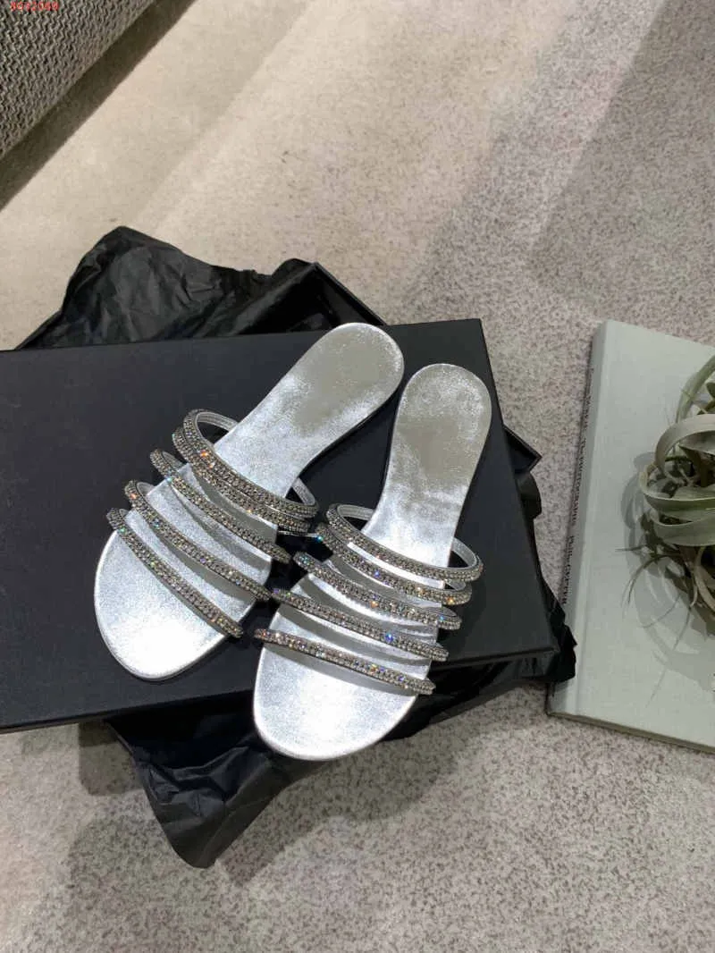 2019 Women flat fashion and contracted The high quality sliver and black Roman striped lady slippers fashion show new style