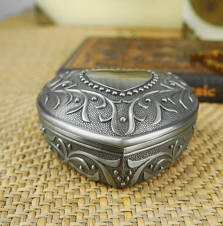 Antique Heart Hinged Metal Jewelry Box Silver Pewter Carving Princess Trinket Case for Wedding Favors