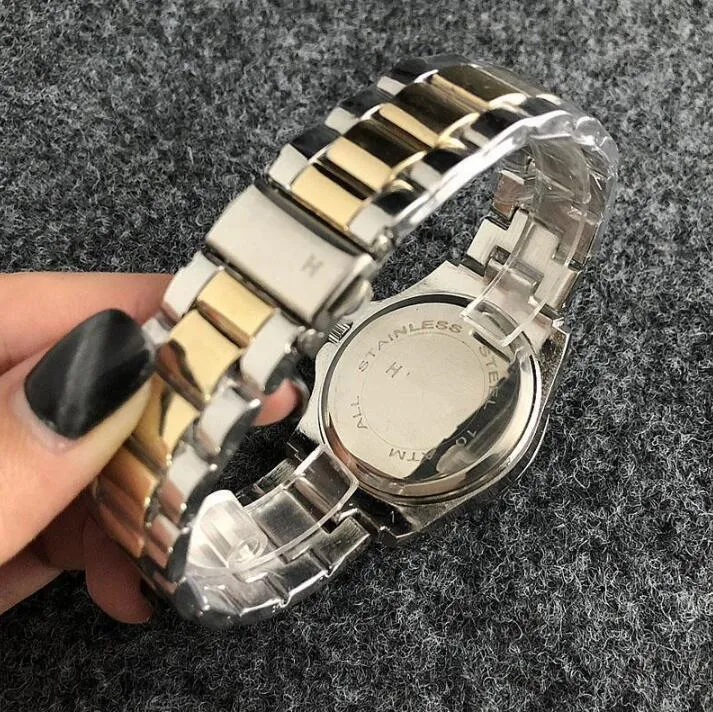 orologio da donna di qualità alla moda, stella da donna, con lo stesso paragrafo, orologio al quarzo con cinturino in metallo e acciaio di bell'aspetto2520