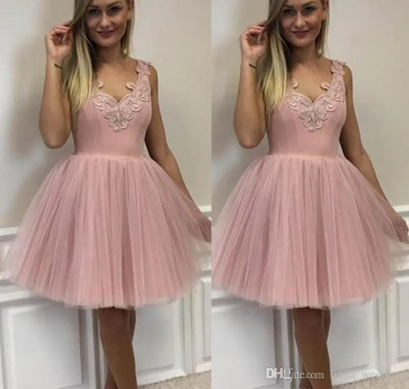 2019 Il più nuovo elegante abito da ballo corto abito da homecoming rosa volant juniors dolce 15 abito da cocktail party di laurea plus size su misura