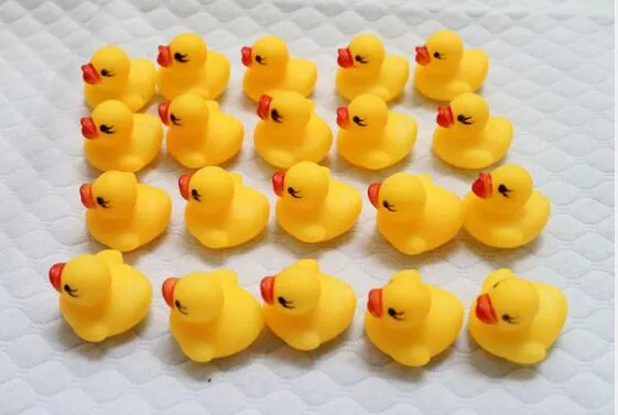 Wholesale mini Rubber bath duck Pvc duck with sound Floating Duck Fast delivery Swiming Beach