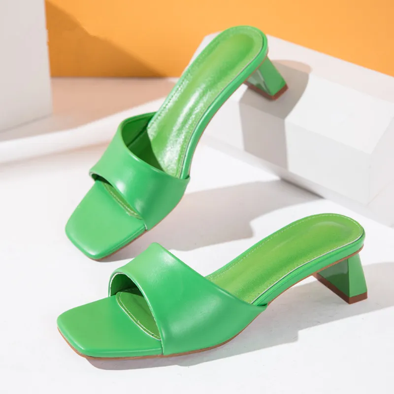 Chinelos de verão slippers escorregas de pé aberto baixo salto alto sapatos sandália feminino lazer praia verde branco flop flops