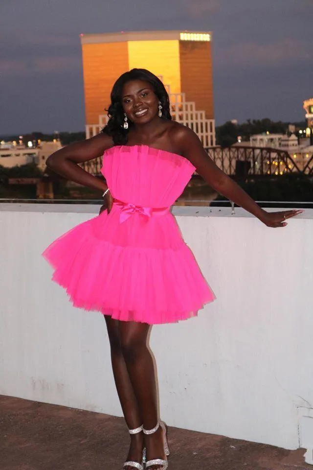 2020 Sweetheart Black Girls Homecoming Dresses Fuchsia Short Prom Dresses Peats Ruched Tulle Cocktail Party Klänningar med Bow Sash 11