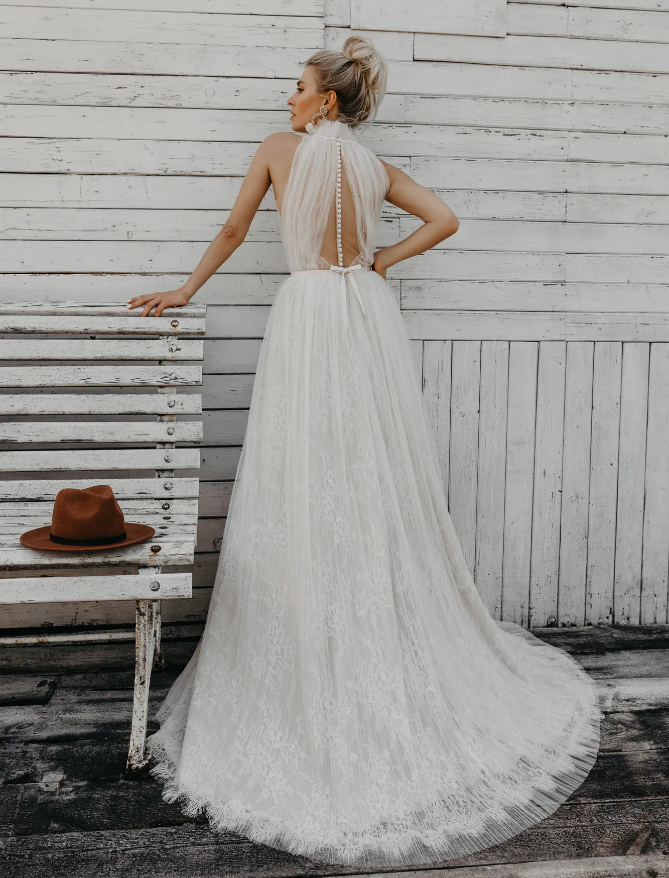 Bohemian High Collar A-Line Wedding Dress Lace Appliqued Sleeveless Bridal Gown with Sweep Train Plus Size from Dhgate A-Line Wedding Dresses - price 128.15 Bohemian High Collar A-Line Wedding Dress Lace Appliqued Sleeveless Bridal Gown with Sweep Train Plus Size from Dhgate A-Line Wedding Dresses - price 128.15