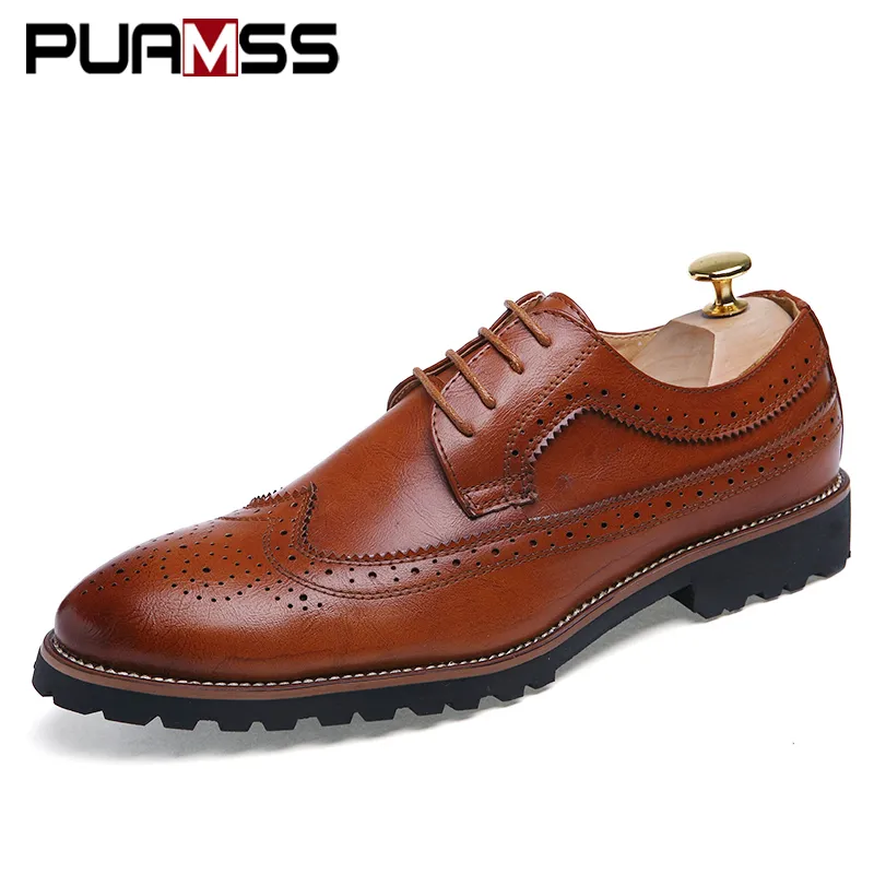 Scarpe eleganti da uomo 2018 New Brogue motivo floreale Scarpe formali da uomo Scarpe da sposa di lusso in pelle Vino rosso Uomo Oxford Plus Size 45