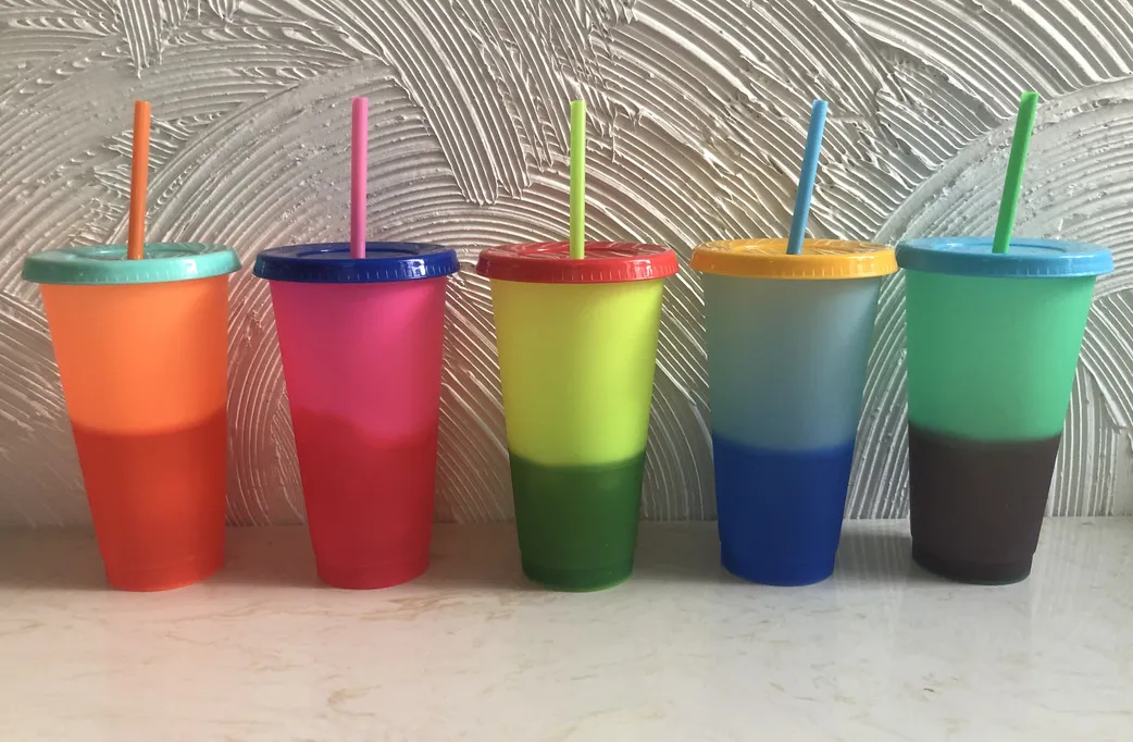 Gobelet magique à changement de couleur de 24oz, gobelet en plastique avec couvercle et paille, tasse à café magique aux couleurs acidulées, sans BPA!