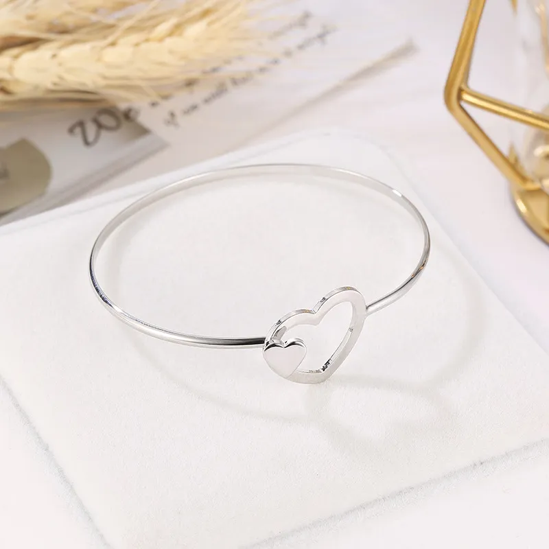 Pretty Heart Armband Bangle Mode Smycken För Kvinnor Feminina Love Heart Bangles Silver Open Heart Armband