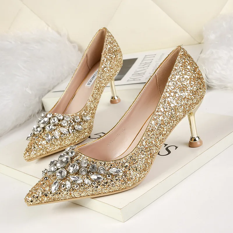 2020 Nya Kvinnor Fetisch 6cm Högklackat Kvinna Bridal Stiletto Kristallklackar Pumpar Lady Scarpins Elegant Glitter Gold Bröllopsskor