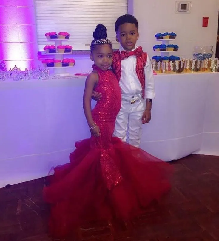 Vestidos de niña de las flores con lentejuelas rojas brillantes para la boda Vestidos de desfile con cuello halter Hasta el suelo Vestido de fiesta de cumpleaños para niños