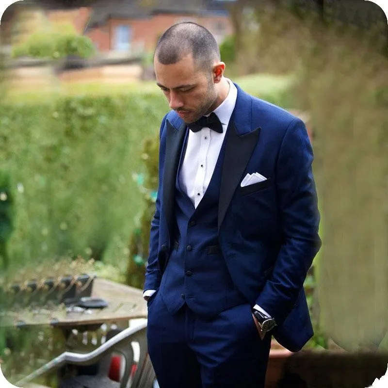 Royal Blue Groom Tuxedos Peak Lapel Groomsman Bröllop Tuxedos Mode män Prom Party Jacka Blazer 3 Piece Suit (Jacka + Byxor + Tie + Vest) 2885