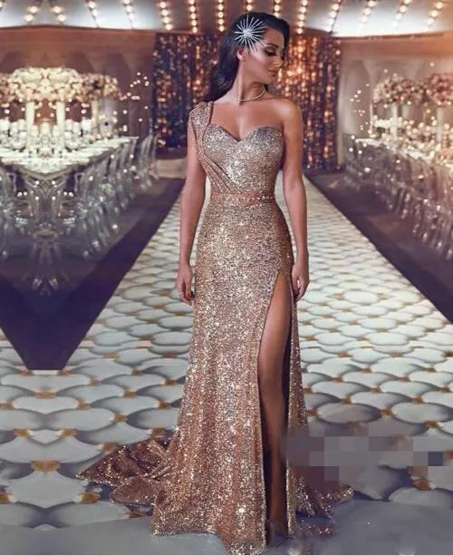 Rose Gold Sequined Prom Klänningar Sexig One Shoulder High Split Evening Gowns Zipper Back Sweep Train Cocktail Party Dress Cheap