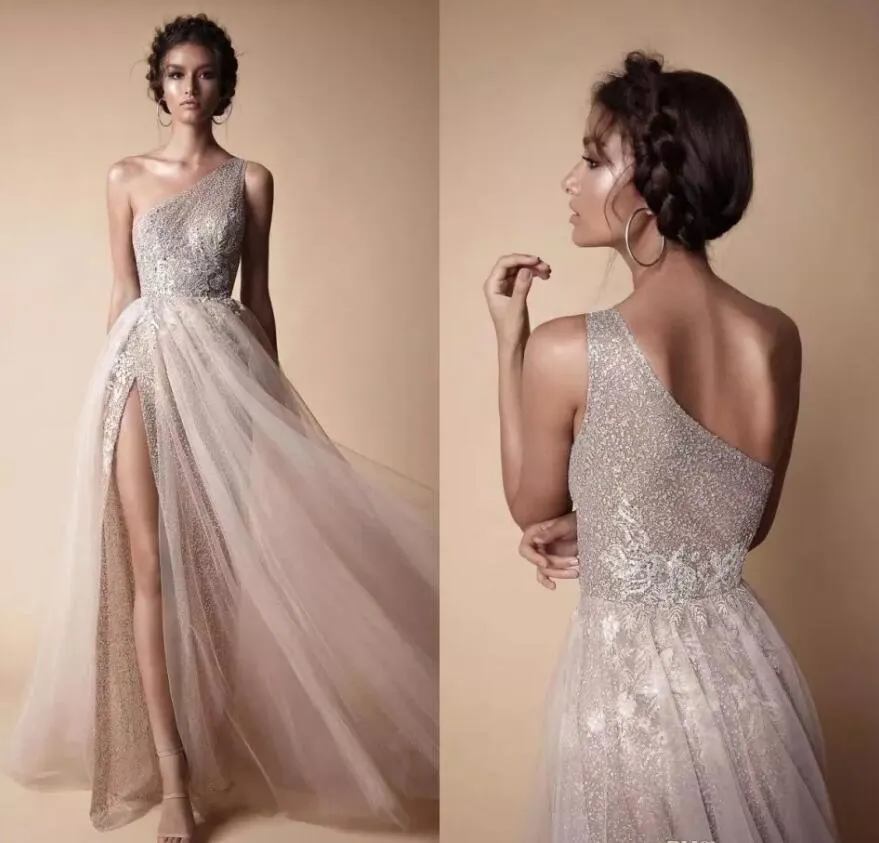 2019 Moderne Prom Dresses Sexy One Shoulder A Line High Split Side Sequin Lange Avondjurken Backless Custom Made Silver Party Dress