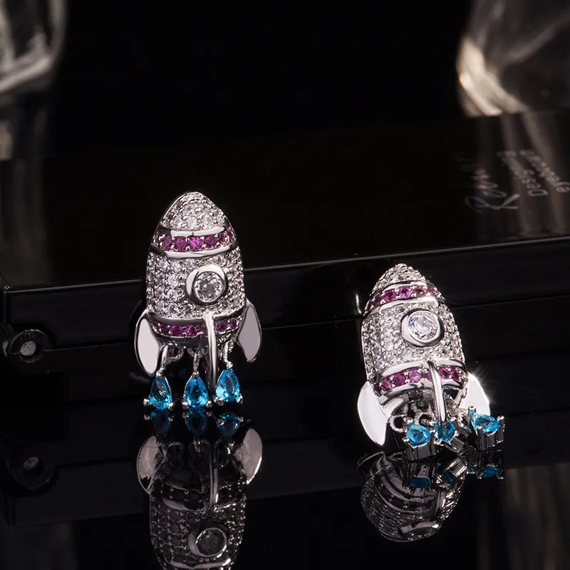 Fashion-Diamond Rocket Örhängen för Kvinnor Toppkvalitet Silverpläterade Smycken Lyxig Bröllop Rocket Charm Öron Studs Partihandel