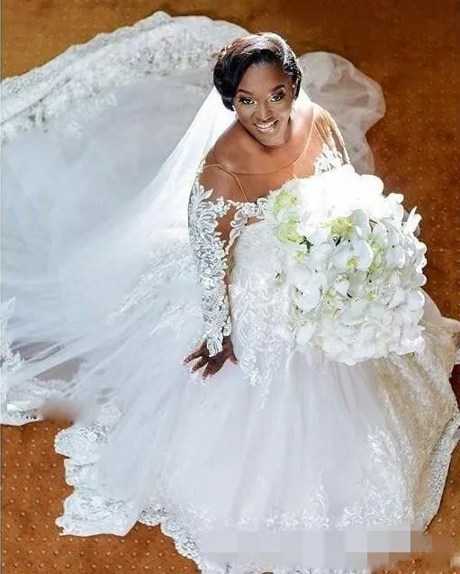 Storlek A Plus Line Dresses Scoop Neck Lace Applique Sweep Train African Long Sleeves Wedding Bridal Gown Vestido de Novia Pplique Frican