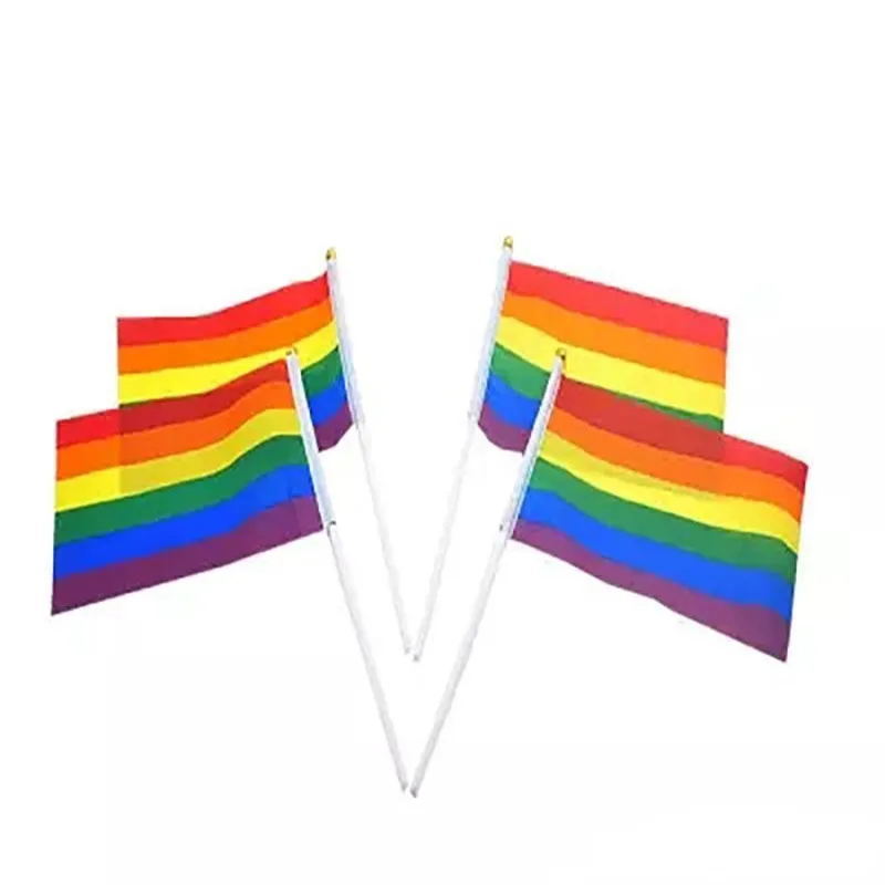 Bandiera arcobaleno Gay Pride Stick da 5x8 pollici Mini bandiera a mano che sventola bandiere utilizzando la parte superiore dorata ST139