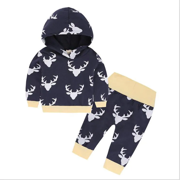 Set di abbigliamento per neonati 2 pezzi. Maglione con cappuccio stampato cervo a maniche lunghe per bambini ragazzi + pantaloni vestiti natalizi