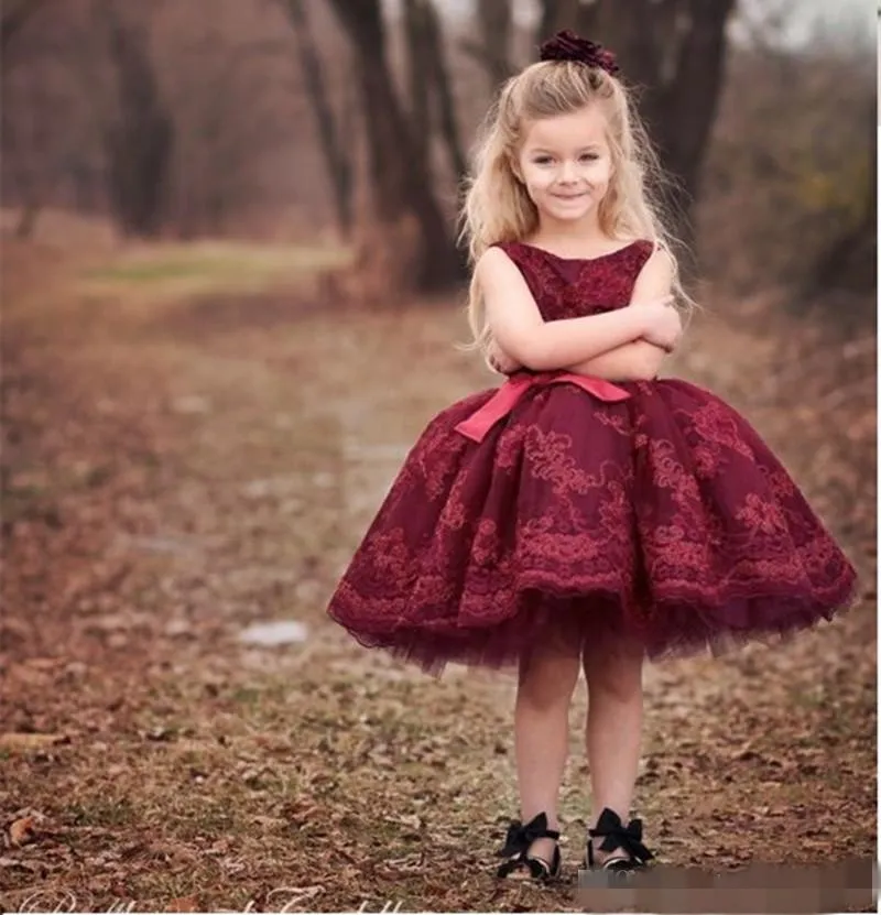 Borgoña Vestidos de niña de las flores Apliques de encaje Joya Princesa Fiesta Niña pequeña Vestido de fiesta Primera comunión Ropa formal Sin mangas cortas