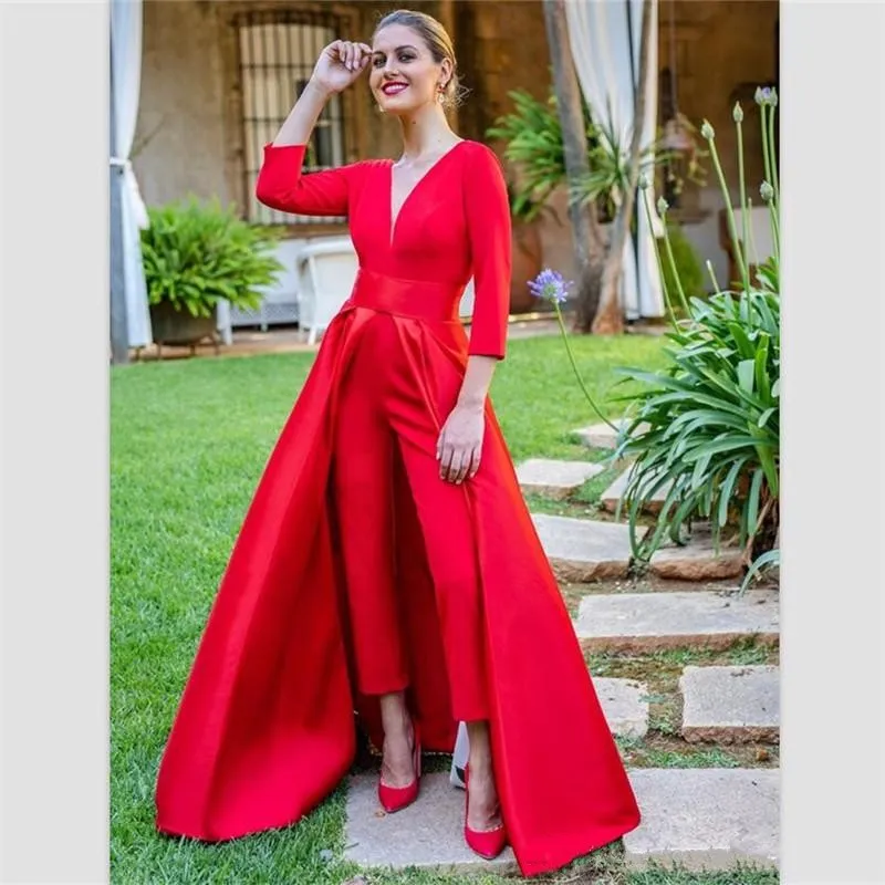 2019 Elegant Red Satin Jumpsuits aftonklänningar golvlängd prom klänning anpassade långa ärmar rygglösa party formell klänning robe de soiree