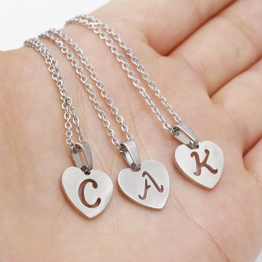 Colgante de corazón letras huecas collar de acero inoxidable para mujer gargantilla collar joyería A-Z 26 iniciales gargantilla collares regalos