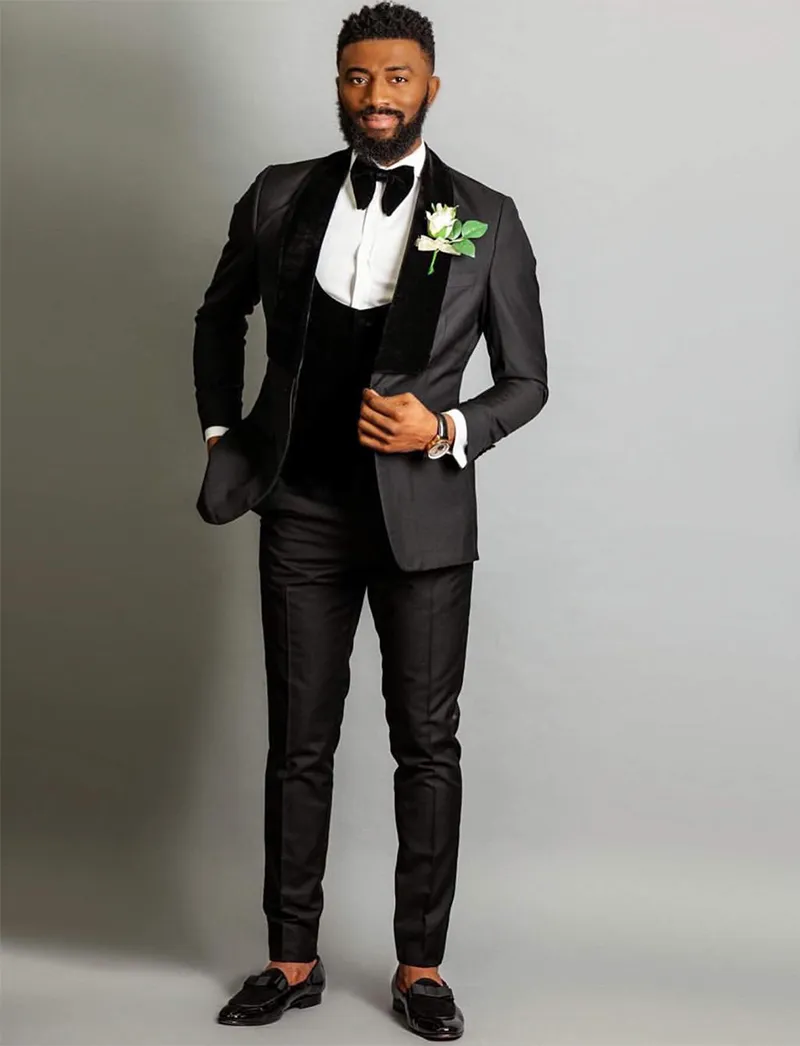 Black Wedding Smoking 2019 Veludo Xale Lapela Um Botão Moda Mens Ternos Para O Baile (Jaqueta + Calça + Arco + Colete) Custom Made