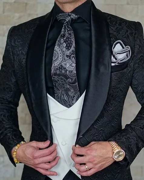 Nuovi Tute Black Pattern e bianco smoking dello sposo scialle in raso risvolto Groomsmen sposa Best Man (Jacket + Pants + Vest + Tie) L420