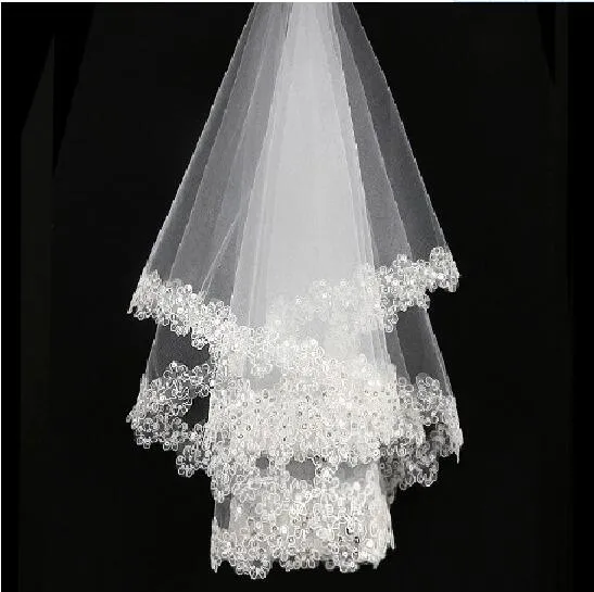 Billiga brudbröllopslöjor Korta vita elfenben Brudslöjor Sequined Lace Appliques Sequin Tulle Wedding Veils280s